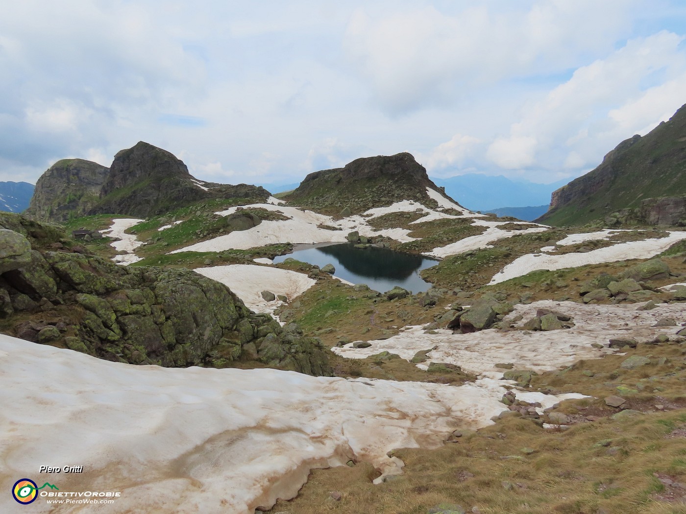 49 Il Lago di Pietra Quadra visto dal sentiero di salita al Pietra Quadra.JPG